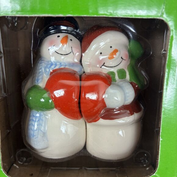 Snowman Salt & Pepper Shaker Set Christmas Magnetic Hug Publix Collectible NEW - Picture 2 of 5